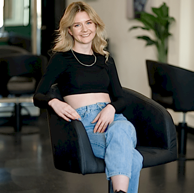 KATE LYNCH Apprentice